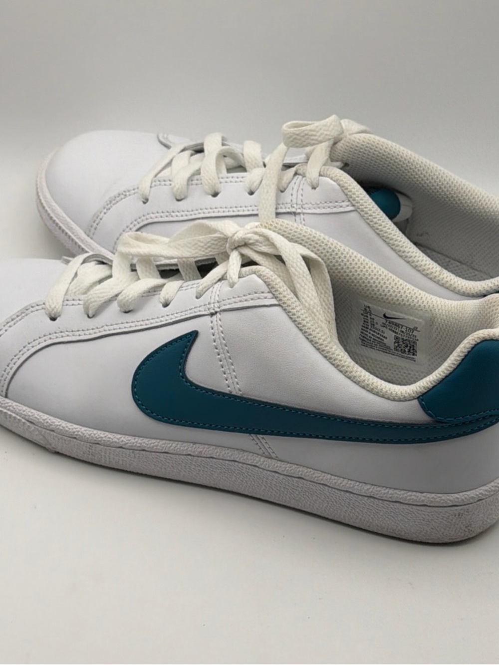 Nike Womens Court Royale 749867-107 White Green Lace-Up Sneaker Shoes Size 8.5